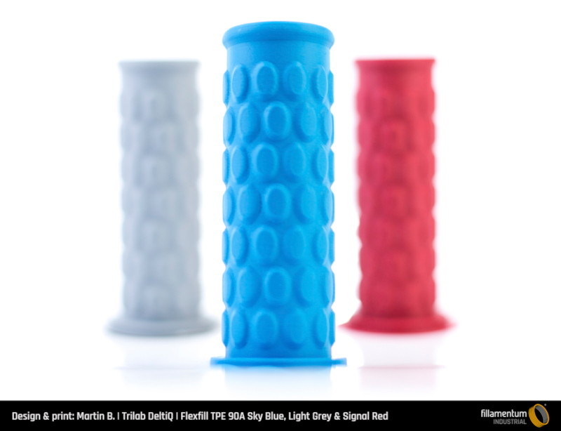 Piezas impresas con filamento Flexfill TPE 90A Light Grey, Sky Blue y Signal Red