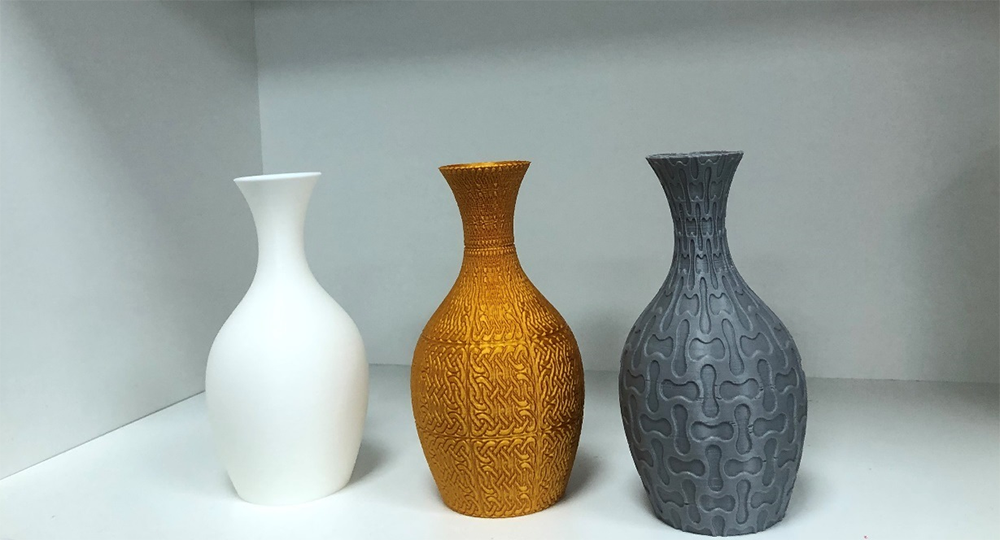 3D printed vases with textures using IdeaMaker