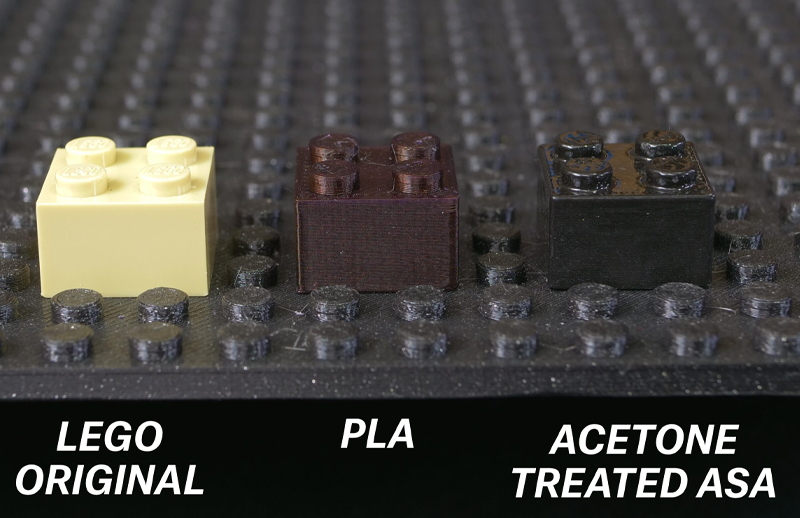 Comparaison d'une brique LEGO originale et de briques LEGO imprimées en 3D