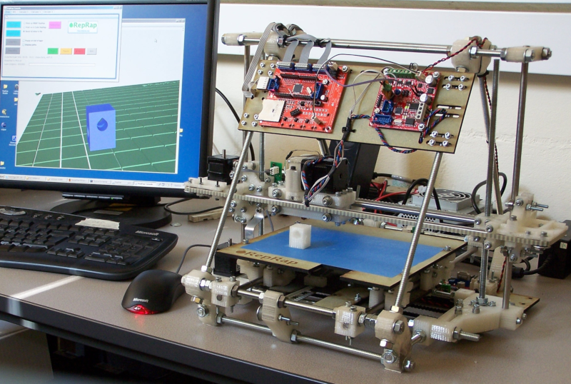 Impresora Mendel en entorno CAD universitario