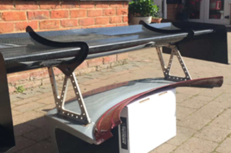 Spoiler mit Komponenten aus Wazer-Maschinen