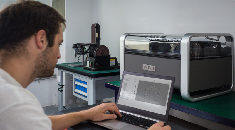 Wazer Desktop auf einem Schreibtisch