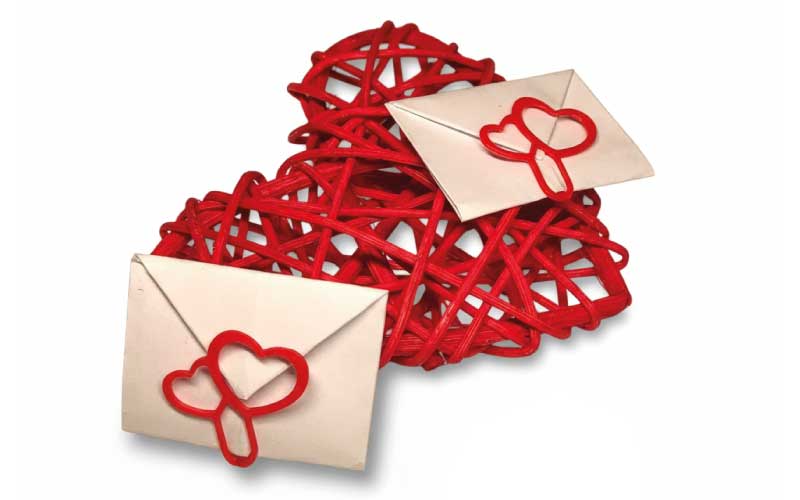 Pequeños clips para cerrar mini sobres y enviar notas románticas llenas de amor