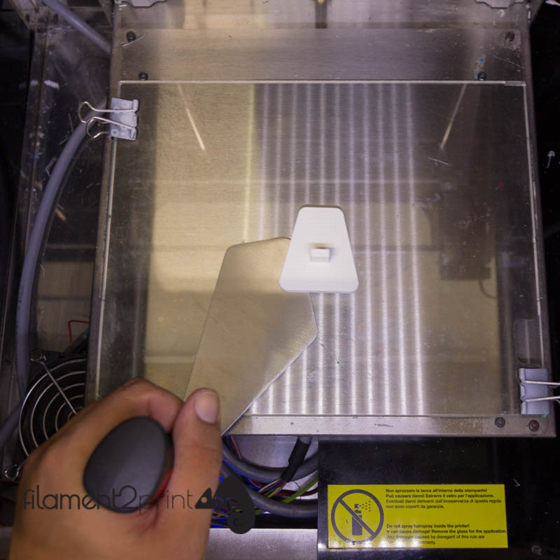 Uso de espátula despues imprimir pieza 3D