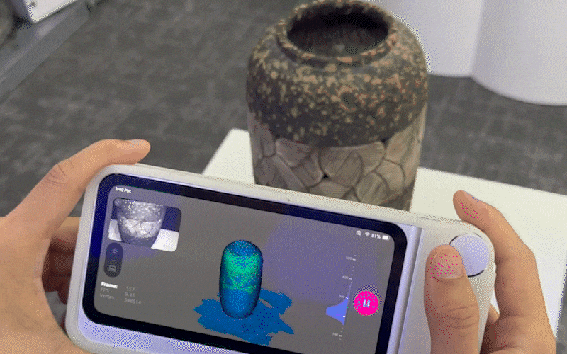 Der Smart Resume Scan-Modus erkennt automatisch die Ausrichtung des Objekts und vervollständigt fehlende Bereiche während des Scanvorgangs, um die Unterseite und internen Strukturen mühelos zu erfassen.