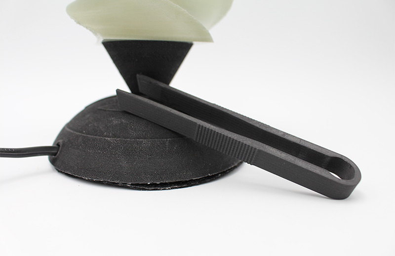 A lamp base and conductive tweezers 3D printed with the Fili filament