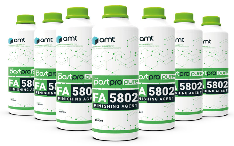 FA5802 PostPro Pure Finish Agent es el consumible de acabado para el sistema PostPro SF2X, diseñado para un alisado por vapor seguro y sostenible. Destaca por ser no inflamable, biodegradable, reciclable, no tóxico y aprobado por la FDA, garantizando un postprocesado eficiente y respetuoso con el entorno.