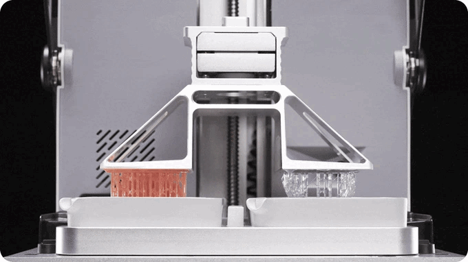 Impression simultanée double couleur ou double matériau avec précision maximale.