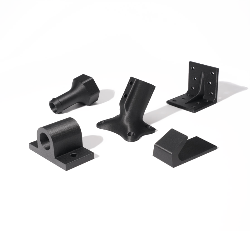 Bambu PA6-GF, forte e durável graças ao seu reforço de fibra de vidro, ideal para peças resistentes e melhora a tenacidade com a umidade.