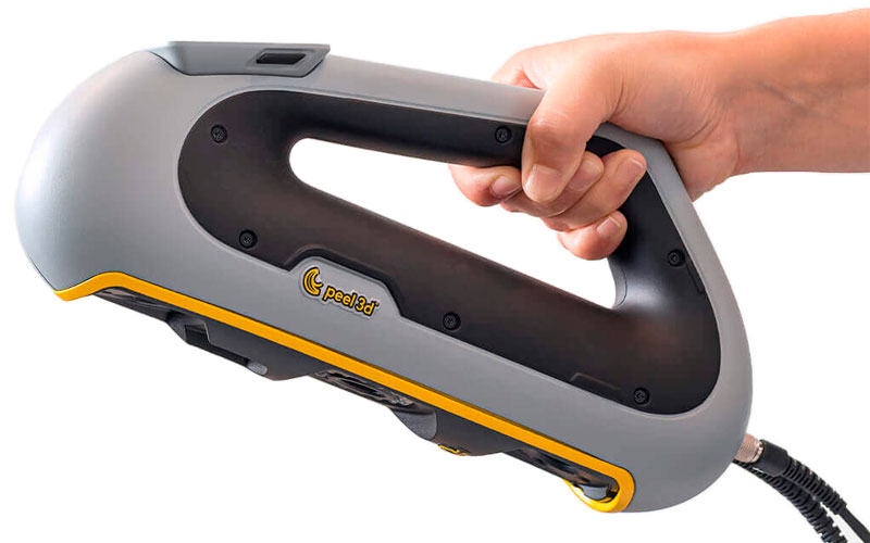 La poignée triangulaire multi-axes du Peel 3 offre un design ultra-ergonomique qui facilite une prise en main confortable et stable dans les positions de numérisation 3D les plus courantes.