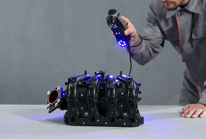 The Creality Sermoon S1 3D scanner captures black or metallic objects easily, without the need for spray powder.
