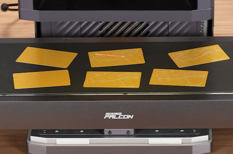 La Creality Falcon T1 automatiza el grabado láser profesional con accesorios inteligentes, procesamiento por lotes hasta 18 veces más rápido y un flujo de trabajo avanzado diseñado para producir más en menos tiempo.