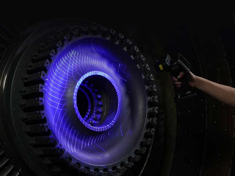 Creality Sermoon X1 utilizza 34 linee laser blu incrociate per una scansione efficiente che registra con precisione geometria e dimensioni di pezzi di grandi dimensioni.