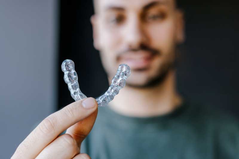 A resina dentária Splintmaster Taff mantém sua cor original.
