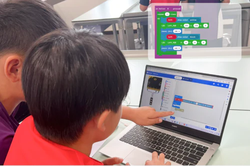 Children learning electronics and programming with the micro:bit