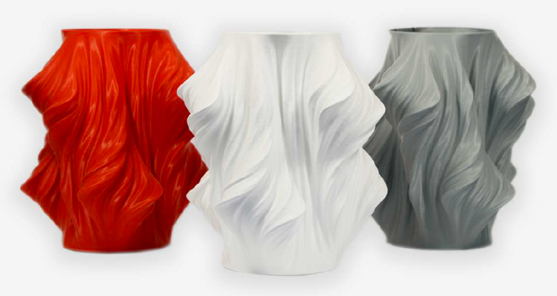 Vases décoratifs imprimés en 3D avec le filament rPLA Prime en Crimson Red, Frost White et Shark Grey