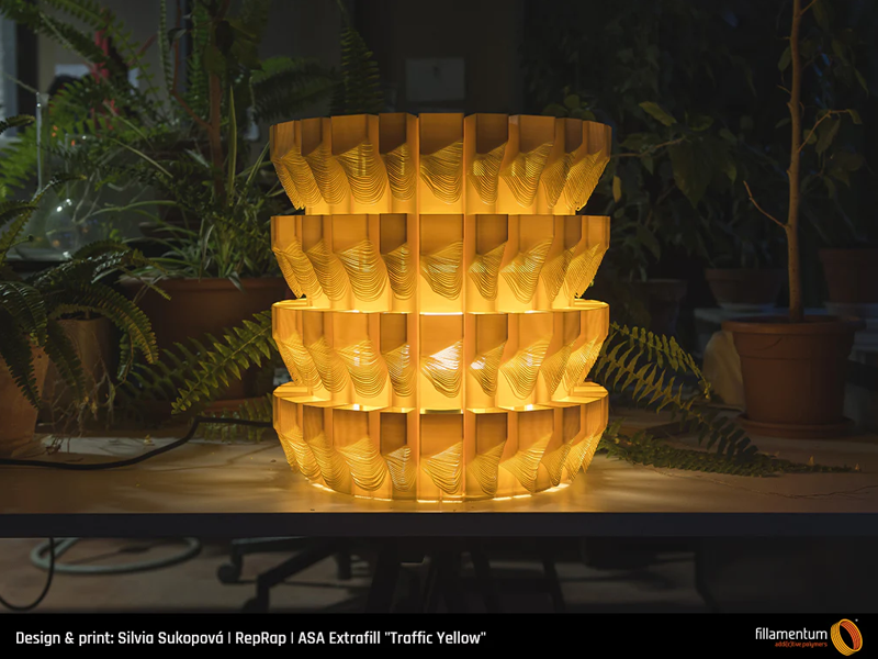 Una pantalla de lámpara impresa en 3D con ASA Extrafill en Traffic Yellow
