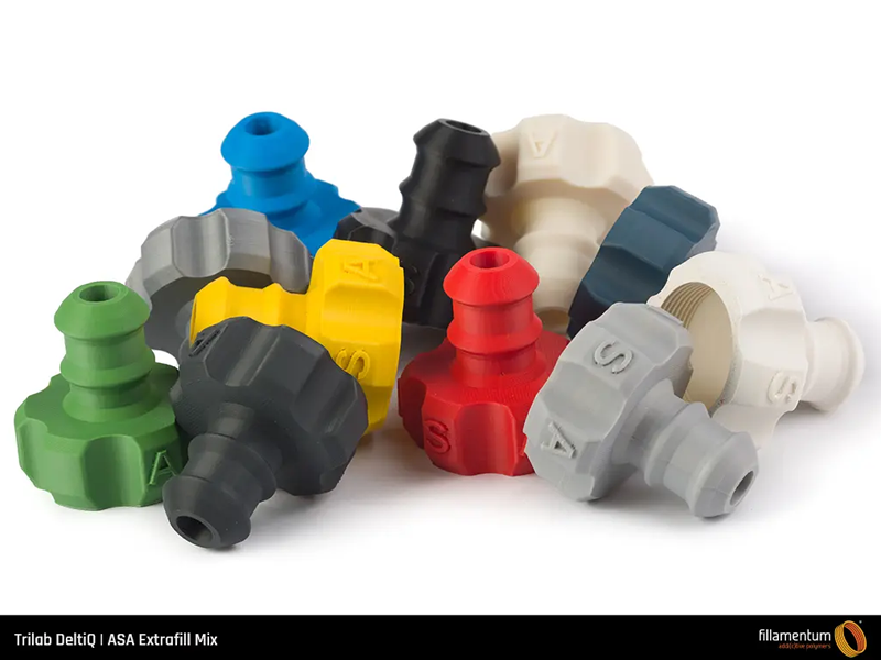 Piezas impresas en 3D con ASA Extrafill en varios colores