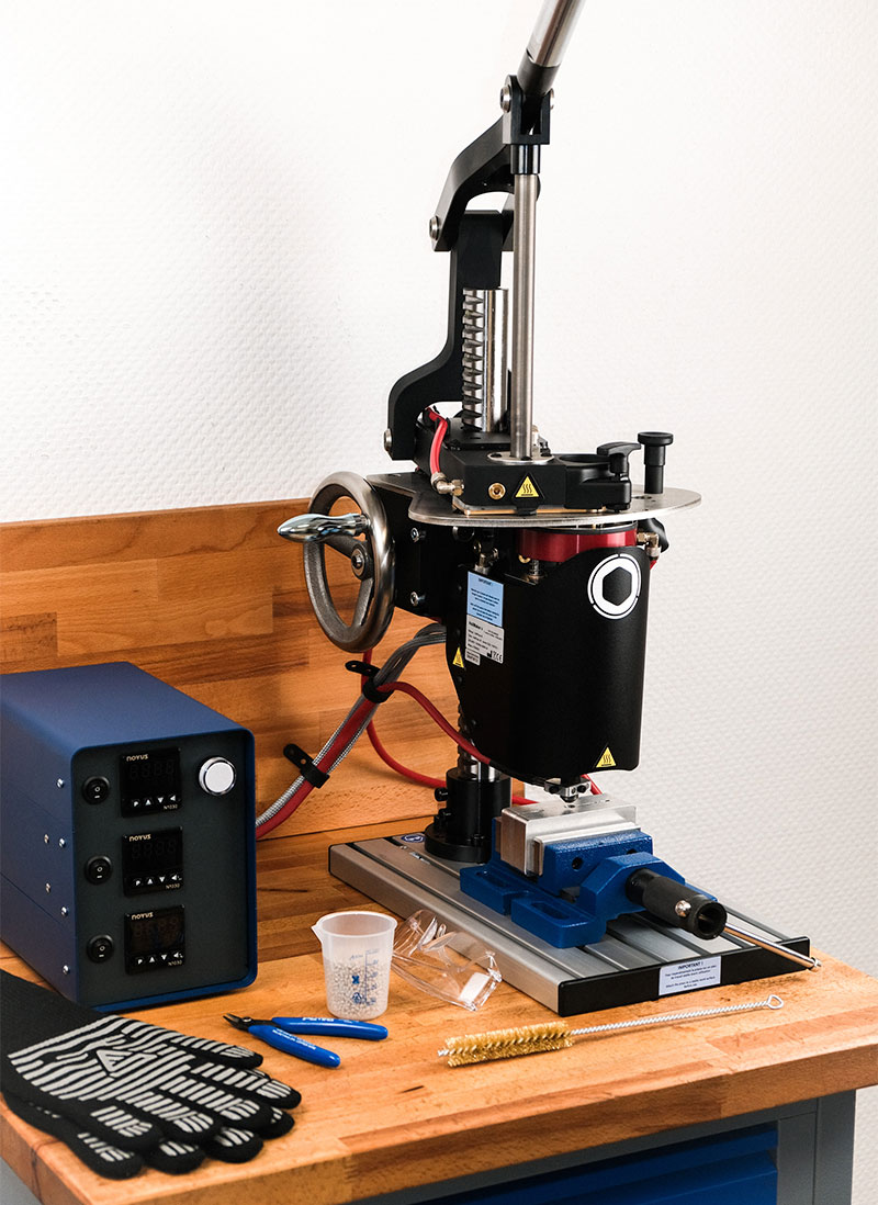 A HoliPress High Temp é ideal para utilização nos setores automóvel, aeroespacial, médico e fabrico avançado