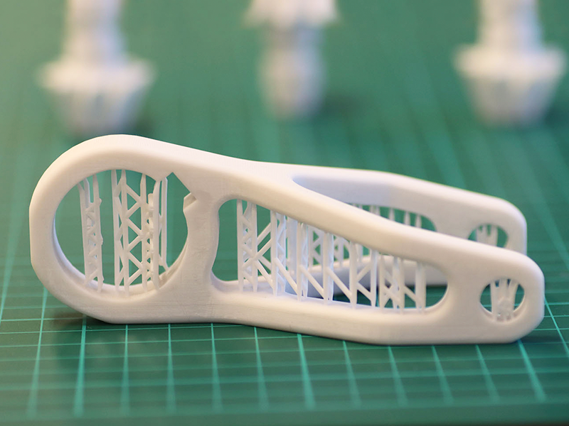 Un basculante impreso en 3D con la resina Composite-X