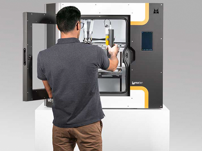 The compact and modular Lynxter S300X silicone 3D printer