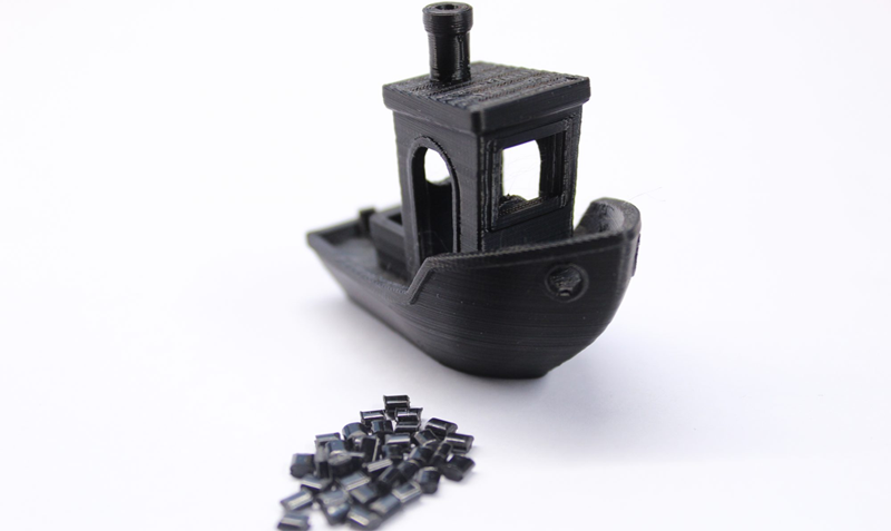 Benchy impreso con el extrusor de pellets Mahor V4