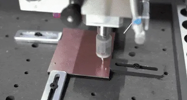 La máquina CNC de escritorio Carvera permite realizar PCBs de forma simple, gracias a su avanzada tecnología.