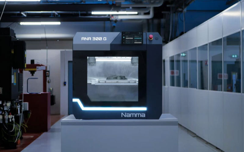 ANA 300G, impressora 3D industrial de pellets com tecnologia FGF, sistema IDEX e extrusão dupla para fabricar peças técnicas, protótipos e ferramentas.