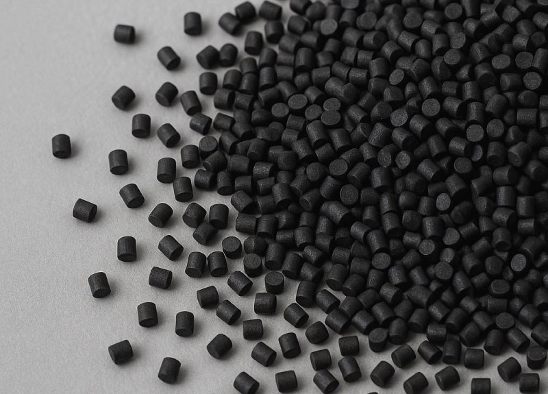 A ANA 300G oferece um sistema de materiais aberto compatível com pellets de 3 a 5 mm, sem formatos proprietários nem restrições, para trabalhar com diferentes materiais de acordo com as necessidades técnicas e de produção.
