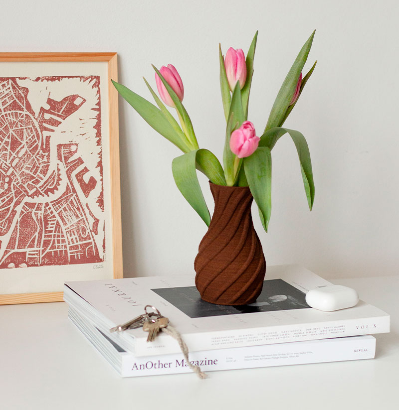 Vase 3D printed with JECTO bio-based pellets