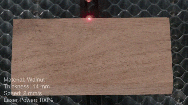 La Turbo-535 peut couper du bois jusqu'à 14 mm et de l'acrylique jusqu'à 15 mm.