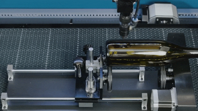 Axe rotatif en option pour la gravure d'objets cylindriques