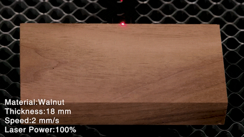La découpeuse et graveuse laser Turbo-758 de 90W découpe l'acrylique jusqu'à 20 mm et le bois jusqu'à 18 mm.