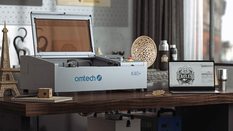La graveuse laser K40 OMTech combine un design élégant avec des dimensions compactes