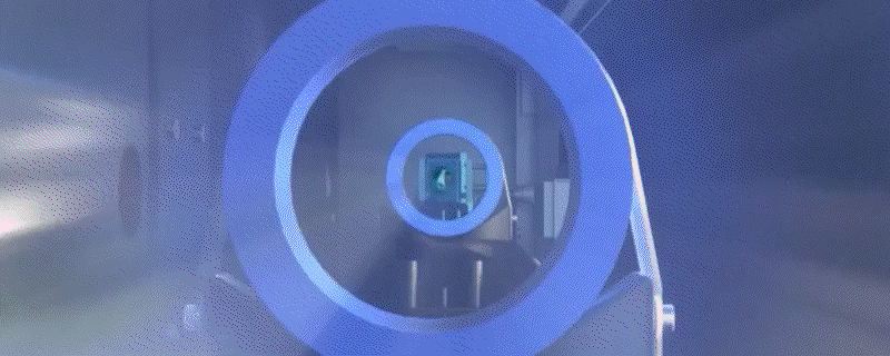 The autofocus with red dot indicator makes it easy to see the optical path for precise adjustments.