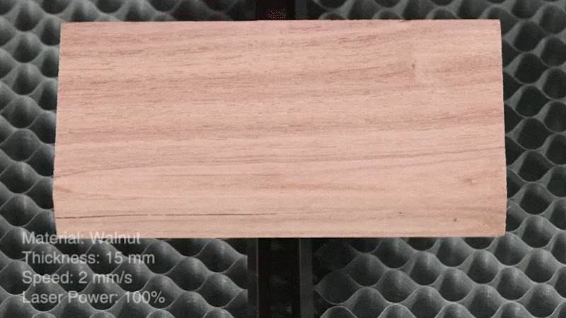 Il Laser Cutter e Incisore Turbo-646 da 60W taglia acrilico fino a 20 mm e legno fino a 15 mm.