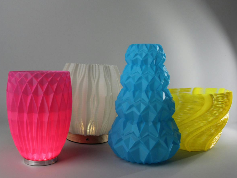 Abajures impressos em 3D com o filamento PLA Translucent