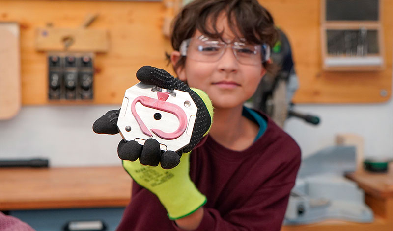 Using DEGO! in educational environments promotes material experimentation and the development of scientific and creative skills
