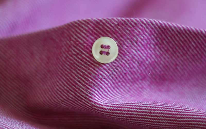 Nähfuß zum Annähen von Knöpfen.