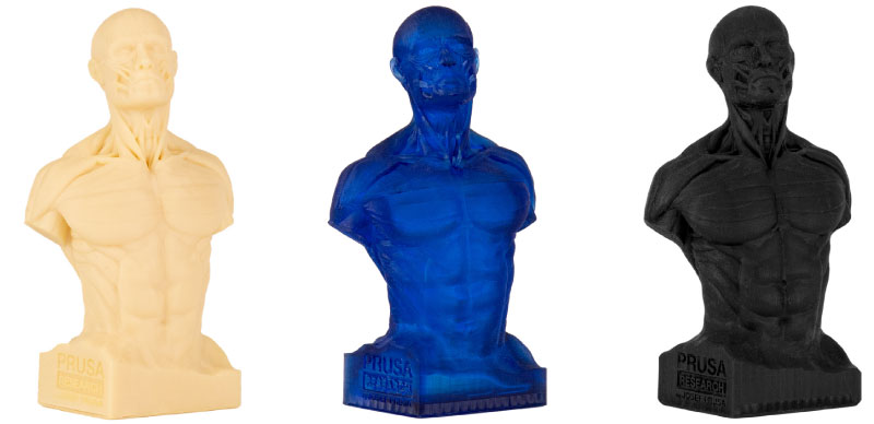 Pezzi stampati in Ivory White, Sapphire Blue e Obsidian Black