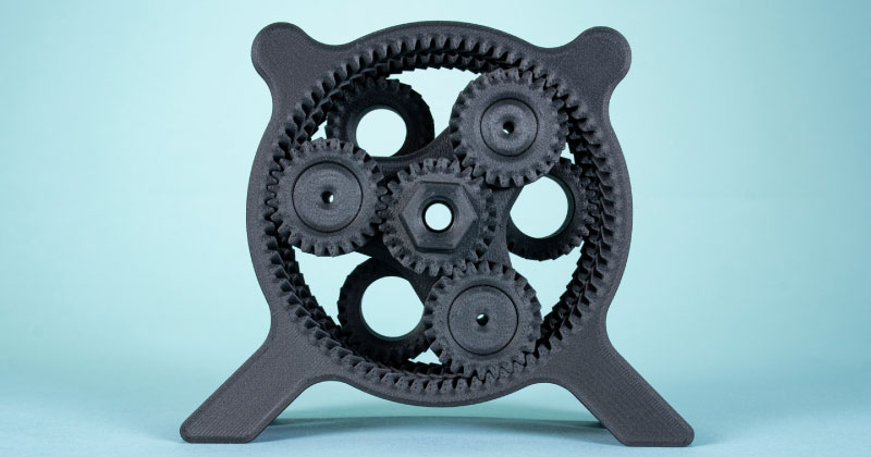 Grazie all’elevata resistenza e durata, Prusament PA11 Nylon Carbon Fiber è ideale per produrre componenti sottoposti a carichi meccanici elevati.