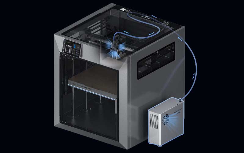 La QIDI MAX4 ofrece un mayor control de temperatura gracias al sistema de enfriamiento activo del aire que, combinado con la calefacción activa de la cámara, evita que las piezas grandes de PLA se deformen en los bordes.