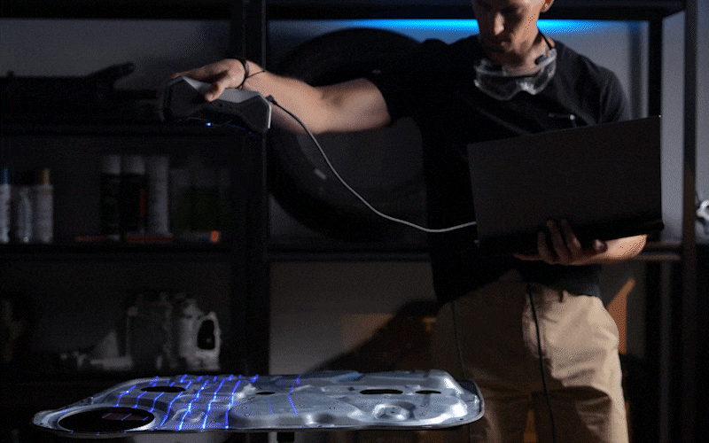 O scanner 3D MetroX Pro oferece 15 linhas paralelas —o dobro do modelo MetroX padrão— para capturar com maior precisão detalhes finos, bordas e superfícies complexas.