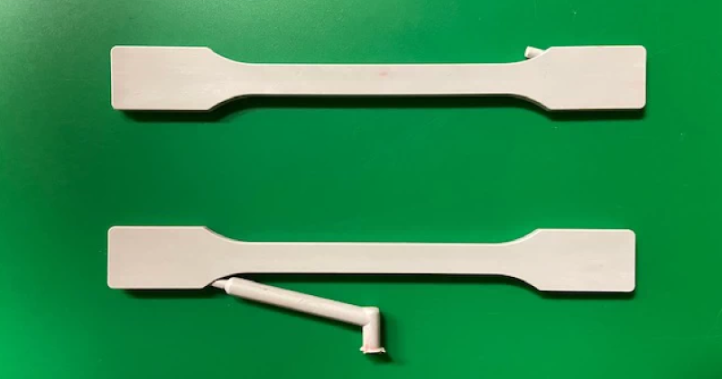 Pièces créées avec la machine de moulage par injection oléodynamique.