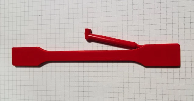 Pièces créées avec la machine de moulage par injection oléodynamique.