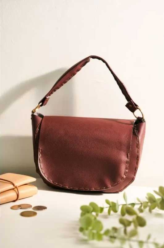 Trous perforés sur un sac avec le poinçon CURIO 2. Source : Silhouette
