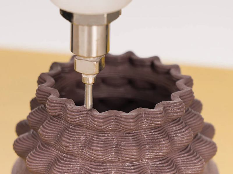 Impressão 3D com argila com a impressora Moore 1 3D