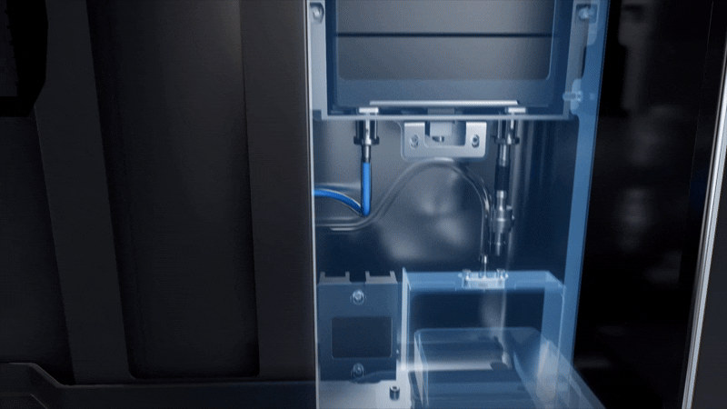 La UniFormation GK3 Ultra incorpora un sistema de alimentación automática de resina con detección del nivel, suministro continuo, prevención de falta de material y protección contra desbordamientos para garantizar impresiones largas, estables y sin interrupciones.