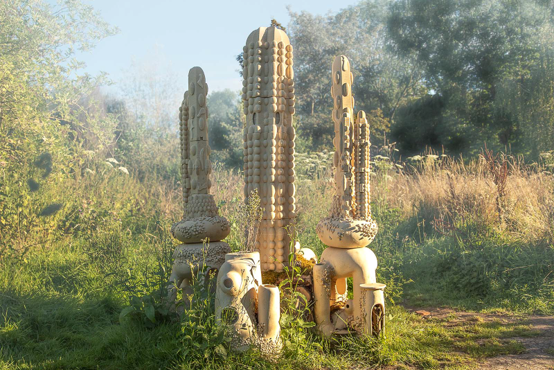 Insektenhotel-Skulpturen.