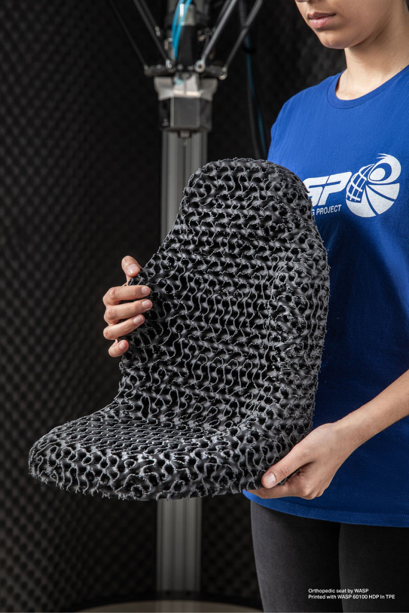 Silla ortopédica impresa con pellets TPE en la impresora WASP 60100-HDP